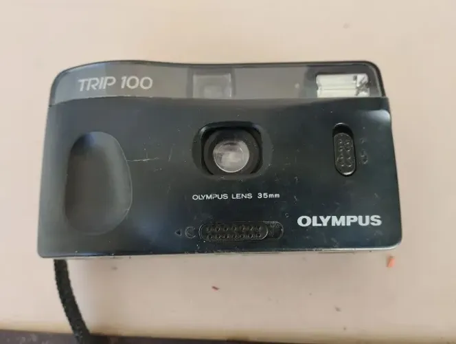Máquina fotográfica Olympus Trip 100
