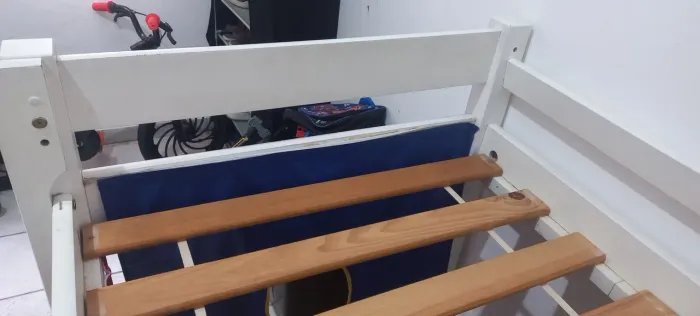 Cama com escorregador