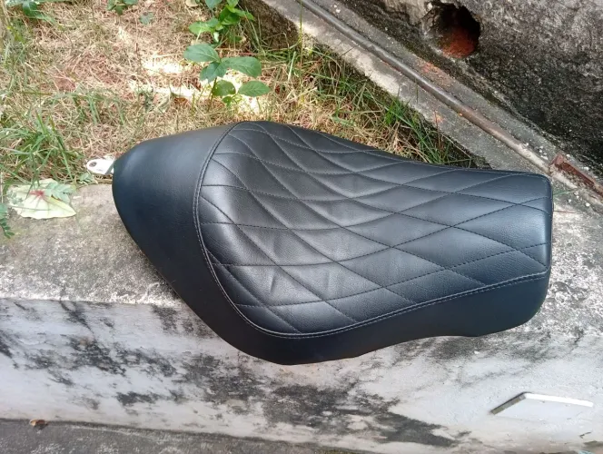 Banco solo Harley Davidson xl 883 acima de 2010 novo