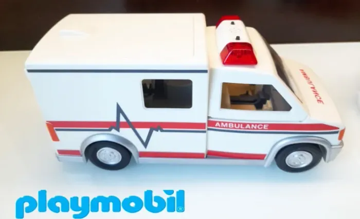 Ambulância da Playmobil completa