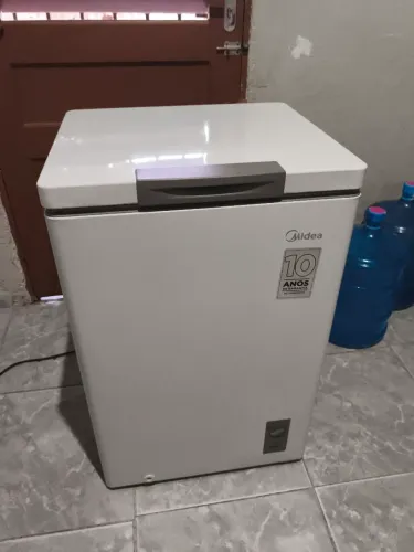 Freezer semi novo