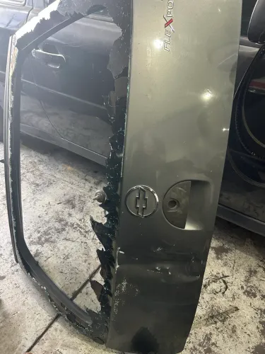 Tampa traseira Corsa hatch frente Montana 