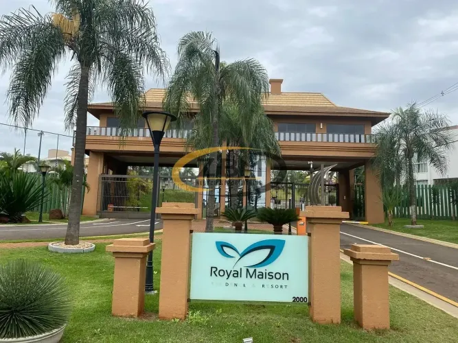 Sobrado para locação no Condomínio Royal Maison, 03 Suítes, Completa de armários, 220 m² Ú