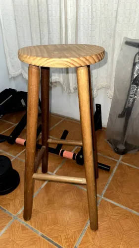 Banquinho Grande em madeira maciça 70cm Altura