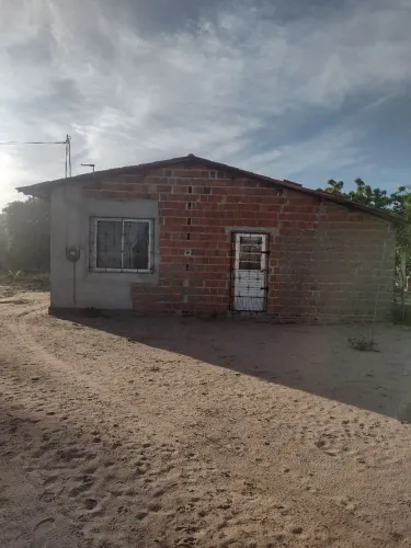 VENDE-SE TERRENO COM UMA PEQUENA CASA DENTRO 