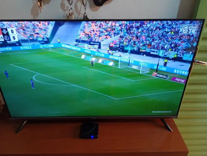VENDO OU TROCO TV PHILCO QLED FULL HD.