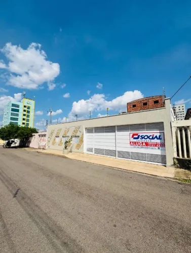 Linda casa para locação Residencial/Comercial em localização privilegiada, localizada na R