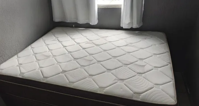 CAMA QUEEN NOVA + PROTETOR DE COLCÃO