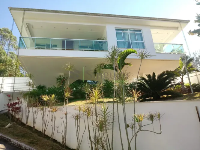 Casa de Alto Padrão no Nova Califórnia: 4 Suítes, 2 Escritórios e Quintal