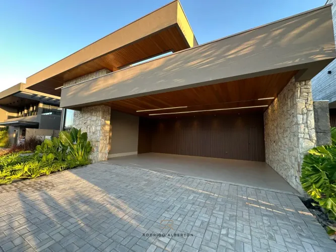 Casa Térrea no Supremo Itália, 4 Suites, Escritorio, Ambientes integrados. Casa Nova.