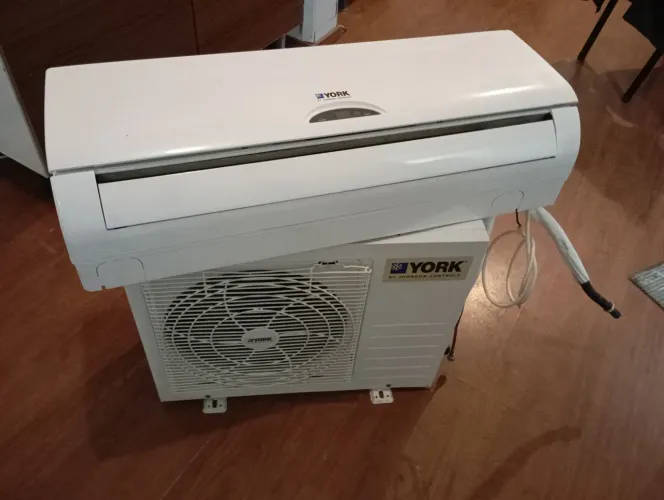 Vendo split 9000 BTUs marca york