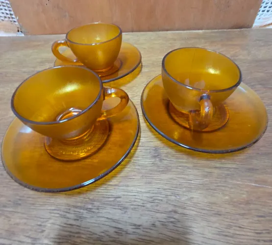 3 xicaras de café em Duralex