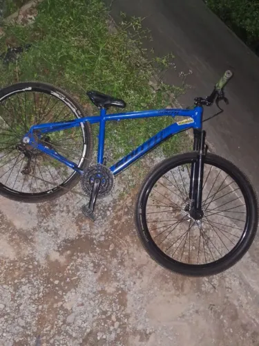 Vendo bike azul aro 29 em ótimo estado