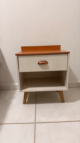 Mesa de cabeceira 1