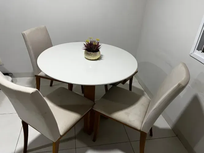 Mesa de madeira com tampo de vidro e 3 cadeiras itália