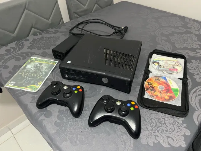 Xbox 360 Slim Desbloqueado + 2 Controles + 10 Jogos