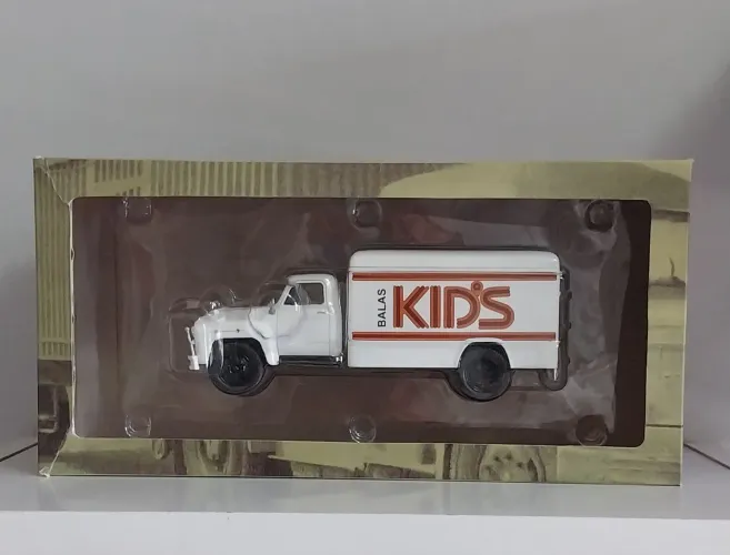 MINIATURA DE CAMINHÃO BALAS KIDS  ESCALA 1:43