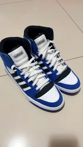 Tênis adidas
