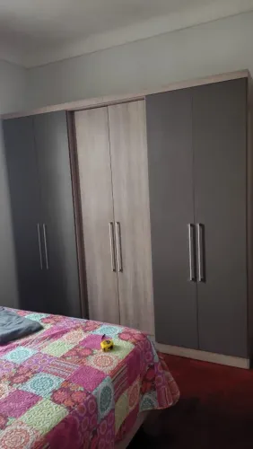 Vendo um quarda roupa de 6 portas marca bartira