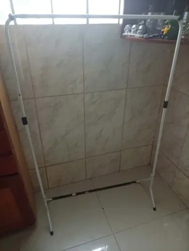 Cabideiro / arara de roupas pequena