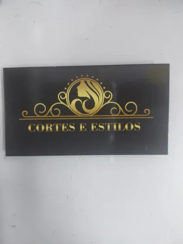 Precisa se de cabeleireira ou com prática em corte feminino escova e química e q