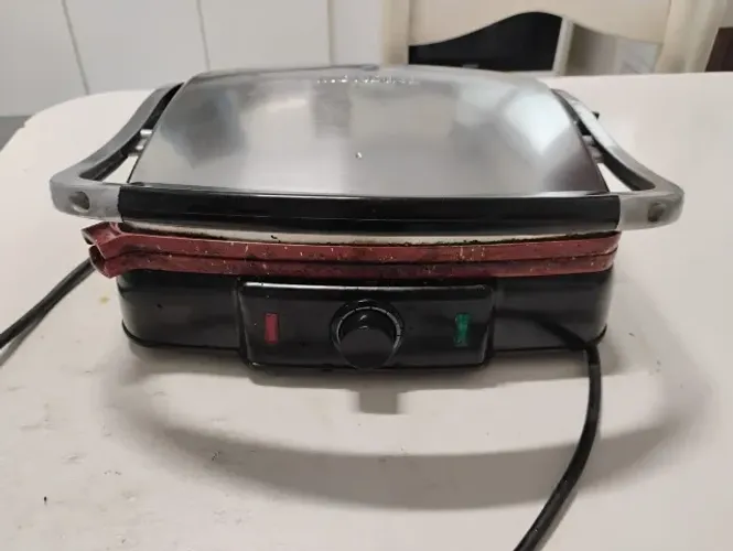 Sanduicheira MONDIAL Press Grill 180°