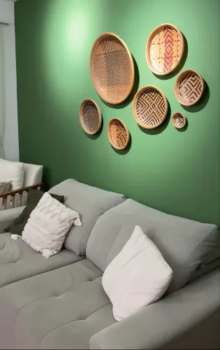 Conjunto cestos indígena parede