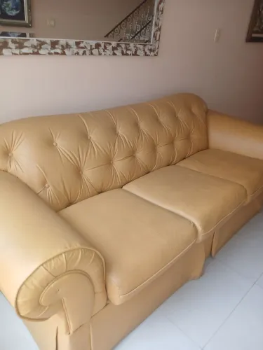 Sofá grande couro - PRA SAIR LOGO
