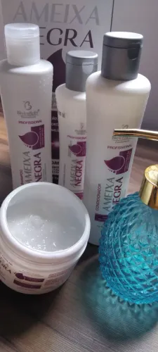 2 CAIXAS DE KIT CAPILAR REALÇADOR DE TONALIDADE AMEIXA NEGRA,CHEIRO DE MULHER RICA