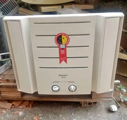 Ar condicionado de janela 7.500 btus 220vts Tudo funcionando e garantia