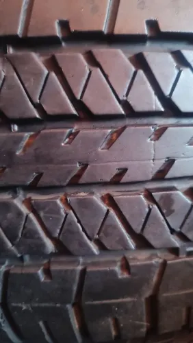 Pneu 275/60/20 Bridgestone meia vida 4pneus $500 cada avista 