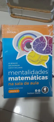 Livro: Mentalidades Matemáticas na sala de aula volume 2 de Jo Boaler, Jennifer Munson.