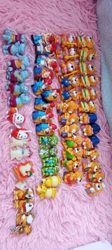 Lote leões Kinder ovo