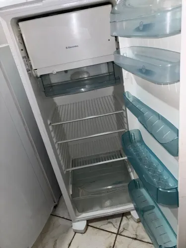 Geladeira Electrolux (frete grátis)