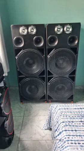 Vendo 2 caixas passivas de 18/5000 wats rms em 4ohms 