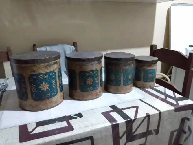 Jogo de Latas Antigas Meister