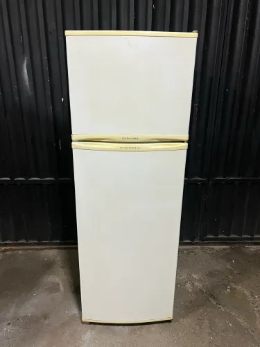 Geladeira Electrolux 370 litros gelo seco