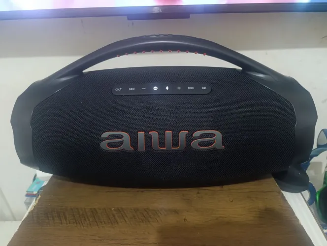 Caixa aiwa bombox plus 1100 tem conversar