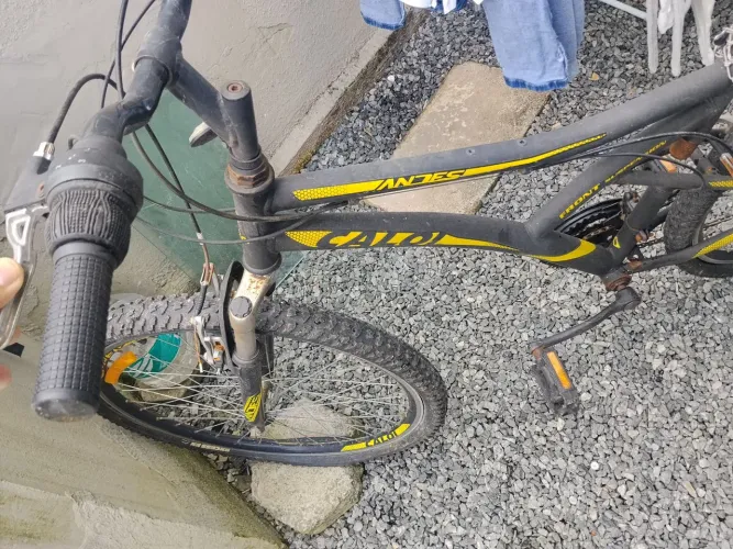 Bicicleta Caloi Usada - Preta e Amarela