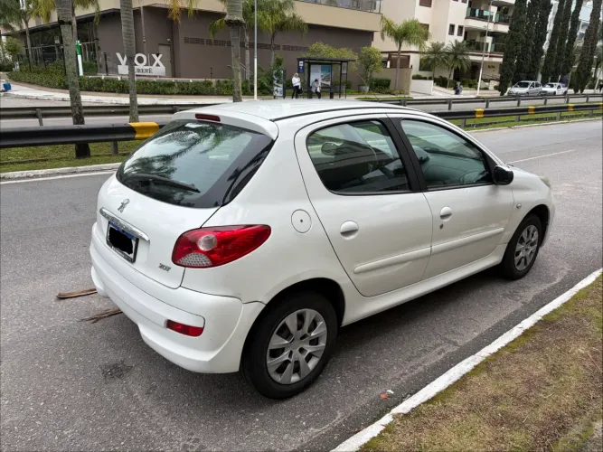 Peugeot 207 XR 1.4 Flex 8V 5P 2012