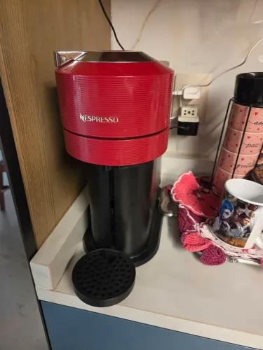 Título: Nespresso Vertuo Next Vermelha 110V - Excelente Estado - Pouco Uso