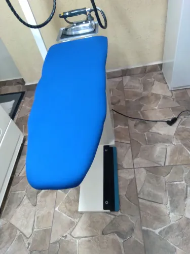 Banca profissional de passar roupas completa