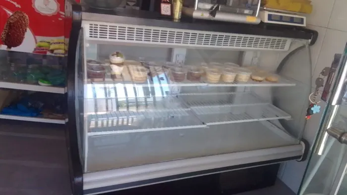 Balcão expositor de doces refrigerado gelopar.
