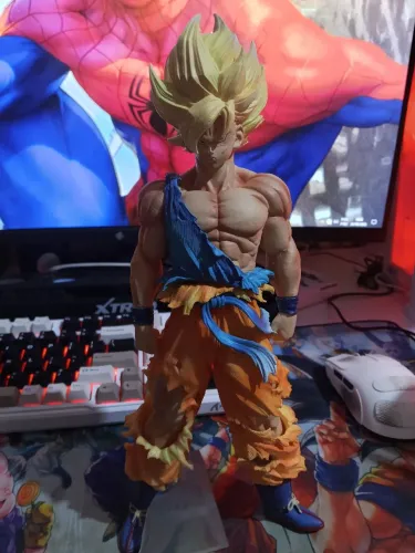 Action figure Goku SSJ