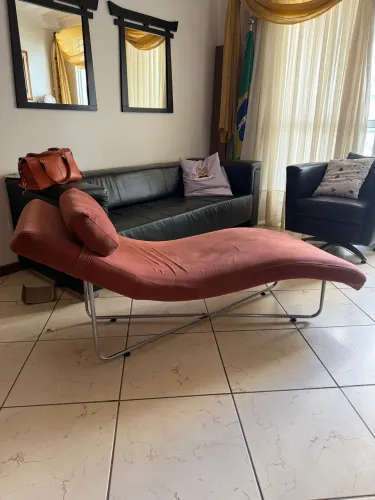 Chaise em tecido design assinado TokStok 
