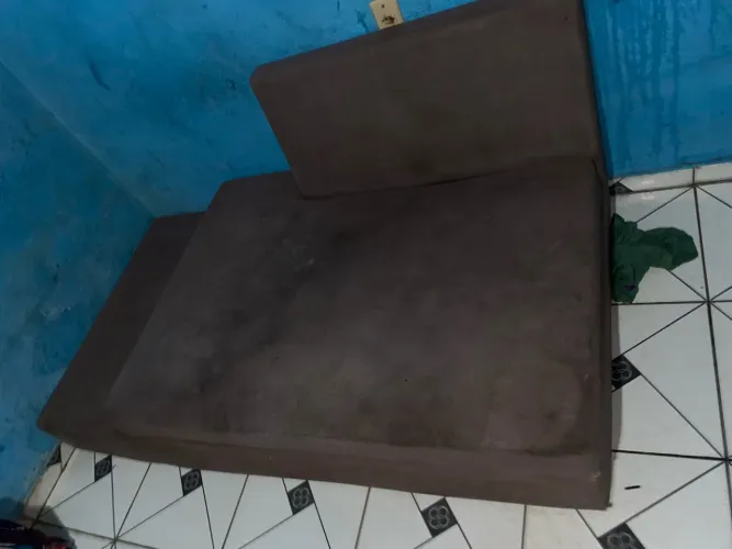 Vende-se um sofazinho pequeno