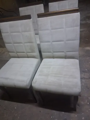 Conjunto de cadeiras estofadas 