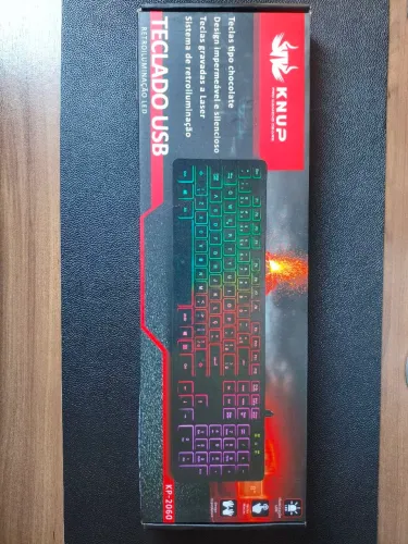 Teclado Knup Gamer USB com Leds RGB Novo