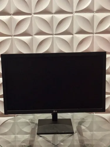 Monitor LG LED (para peças / retirada) - Tela quebrada