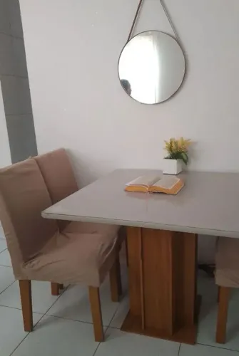 Mesa de jantar em perfeitas condições venda urgente ? motivo saúde ?